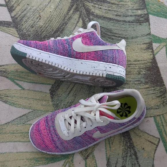 Nike shoes - Picture 2 of 3